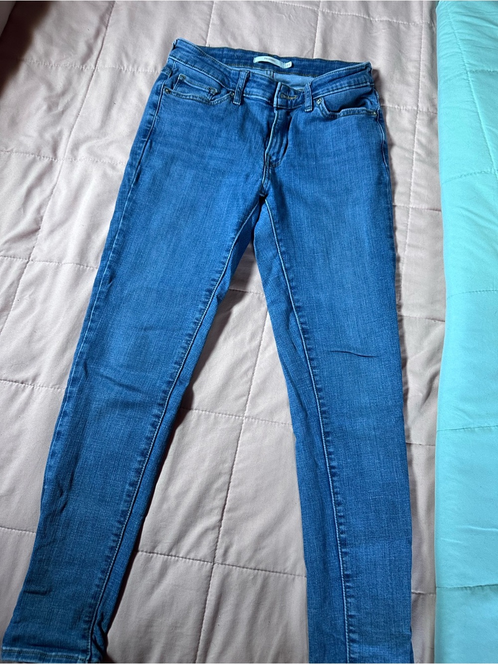 Levi’s 711 skinny fit Women's Skinny Mid-Blue Stretch Jeans